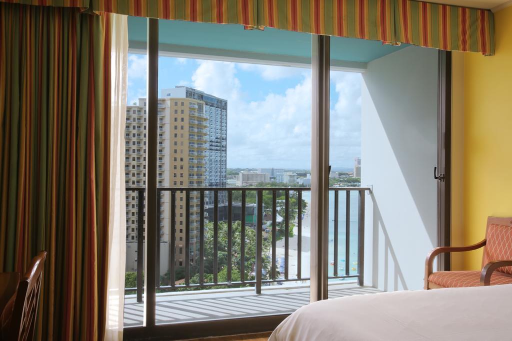 Guam Reef Hotel Tumon Bagian luar foto