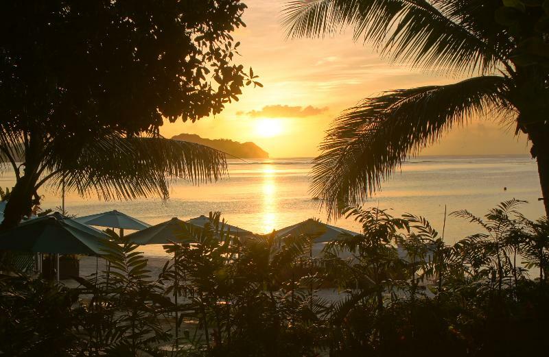 Guam Reef Hotel Tumon Bagian luar foto