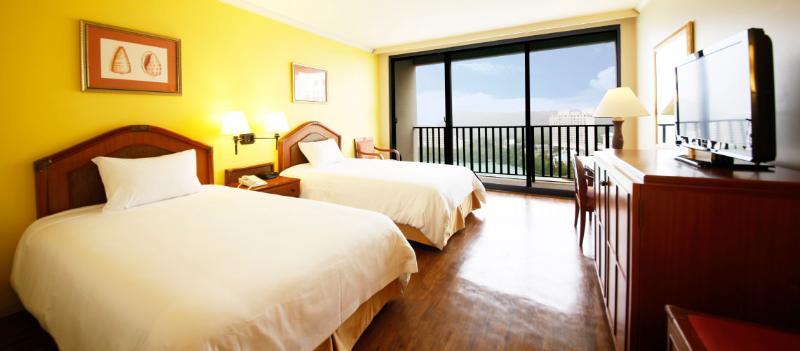Guam Reef Hotel Tumon Bagian luar foto